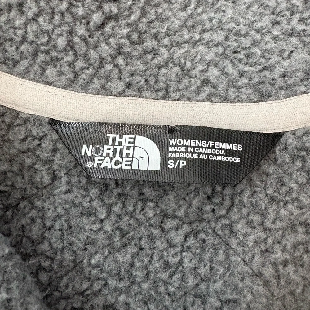 The North Face Grey Heathered 1/4 Zip Fleece Sweater Jacket Small Purple Logo - Picture 5 of 7
